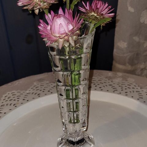 Gammel liten glass vase.