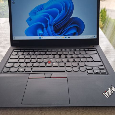 Kraftig Lenovo ThinkPad T490 14" FHD IPS, Core i5, 16GB Ram, 256 NVMe