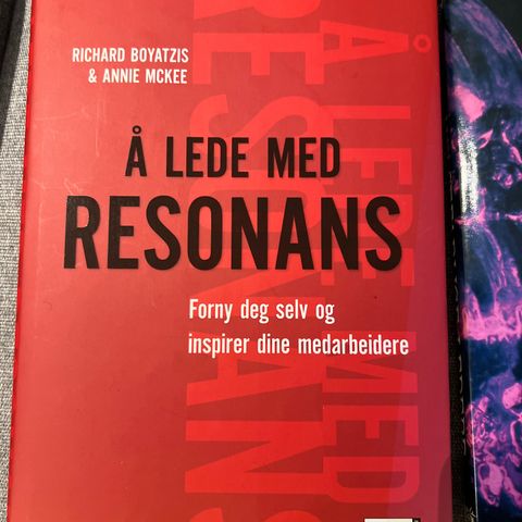 Fagbøker i ledelse, å lede med resonans 2006 & helsefarlige ledere og medarbeid.