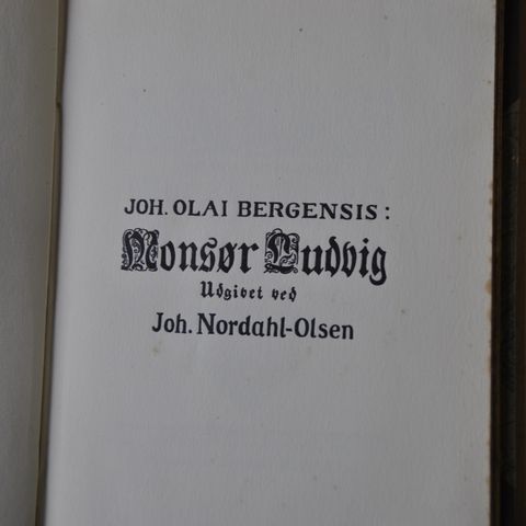 Olai Bergensis : Monsør Ludvig. En Hoben Pakketeller Særdeles god stand (8)