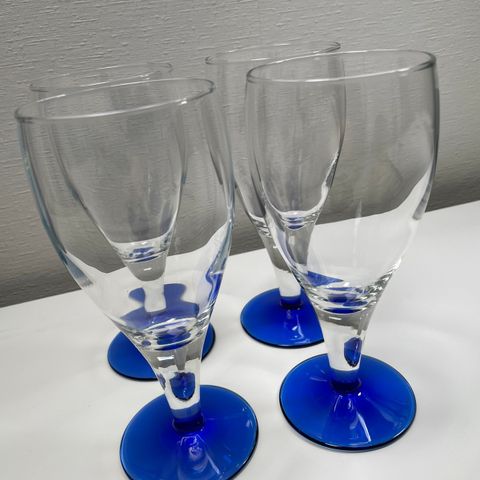 Luminarc France Cobalt Blå Vinglass 4 stk (17.5 cm høy x 7.5 cm i diameter)