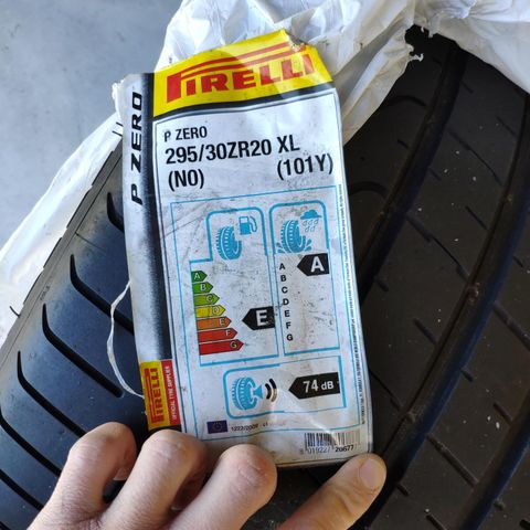 Pirelli P Zero 295/30 R20