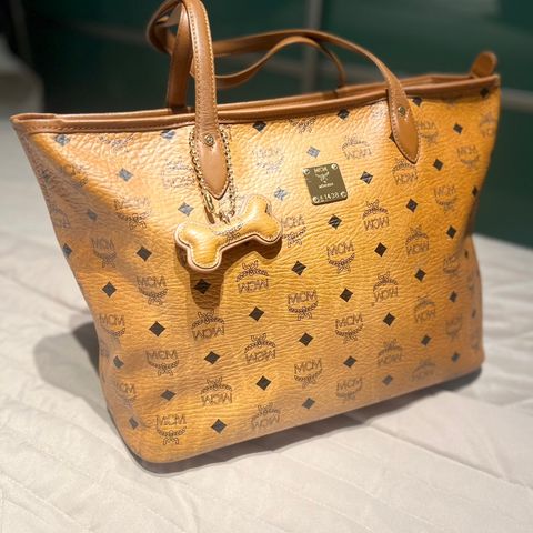 MCM ZIPPERED TOTE