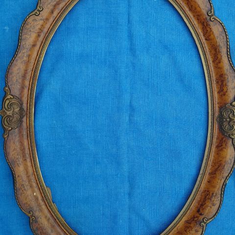 Oval billedramme, Ant. sen 1800 tall.. 60*90 ca.