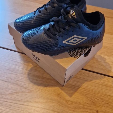 Umbro str. 33 fotballsko