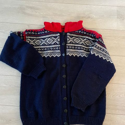 Hjemmestrikket Marius genser med hette, str XL