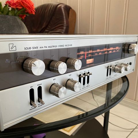 Strøken vintage Luxman R-600S selges Fra (1975)