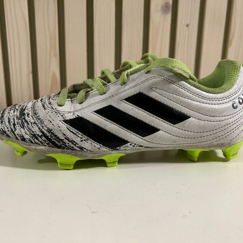 Fotballsko Adidas str 36 2/3