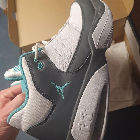 Jordan max aura 3