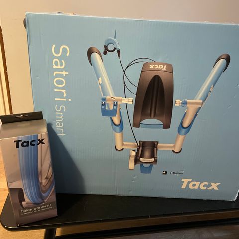 Tacx Satori Smart sykkelrulle inkl. rulledekk - NY