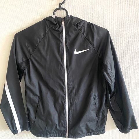 Nike vindjakke str 128-137 cm