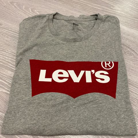 Grå Levis t-skjorte str XL