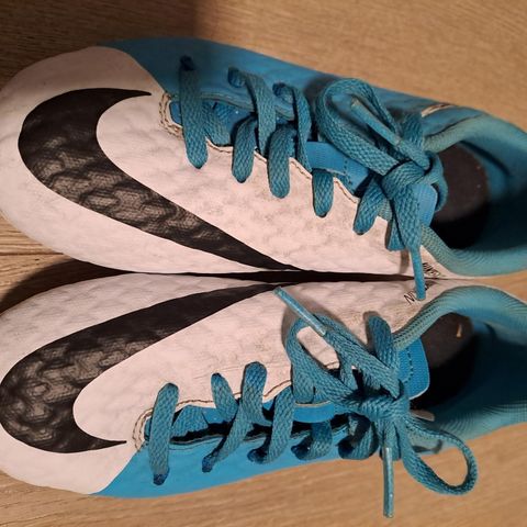 NIKE  Fotballsko  Str 34.