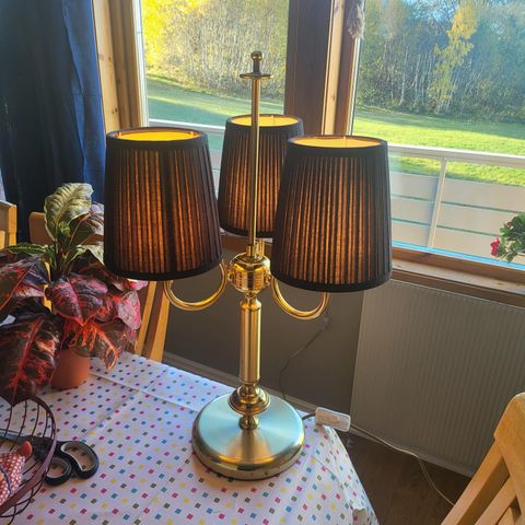 Veldig elegant bordlampe