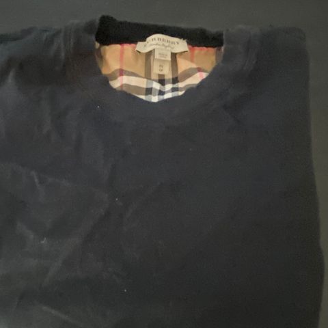 Lite og pent brukt Burberry t shirt herre XS