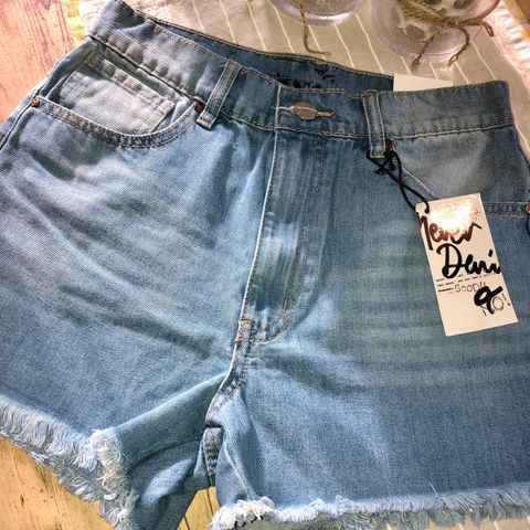 Fin jeansshorts fra BikBok! Ny i str. M.