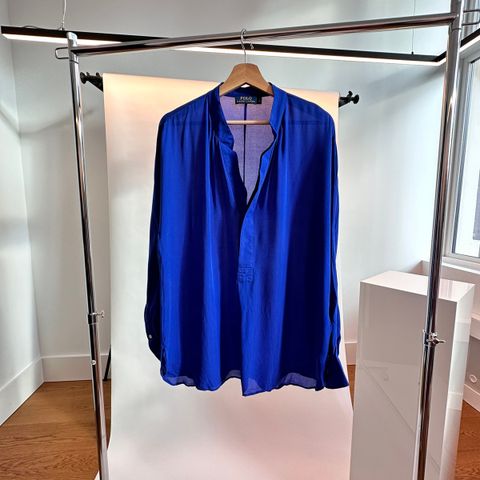 Blå silkesbluse fra Ralph Lauren i str L
