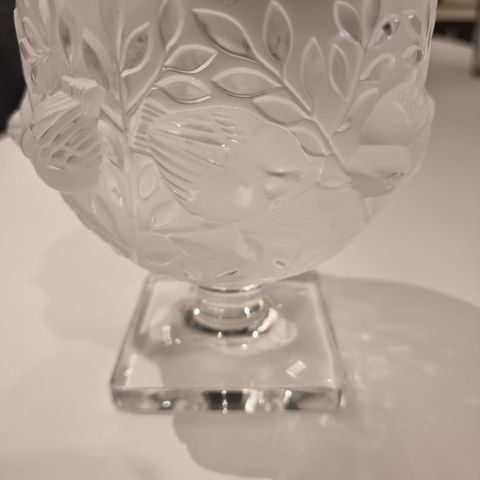 LaliqueVintage Crystal Lalique Bowl Leaves Footed Elizabeth Vase Franc signert.