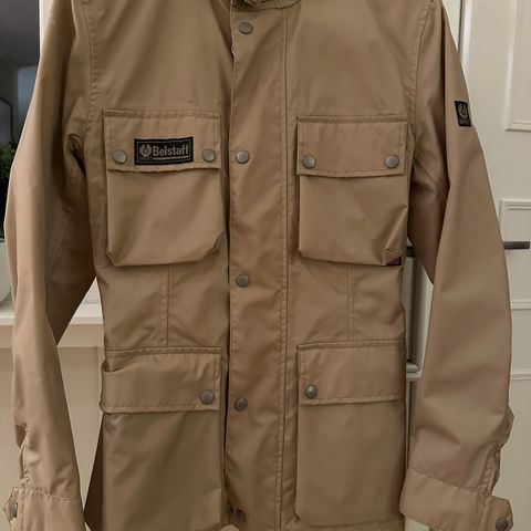 Belstaff - regntett jakke til salgs