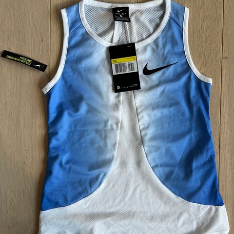 Nike trenings t-skjorte/ topp str S- ny og utbrukt