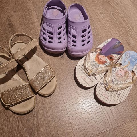 Sandaler, slippers (Else og Anne)og crocs til jente str.29.