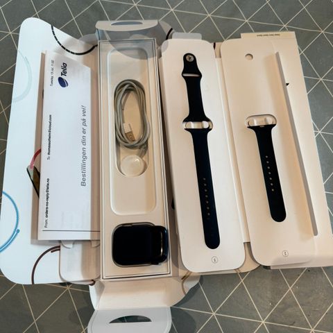 Apple Watch 6 44mm cellular/4G, Blå aluminium med dyp marineblå sport band