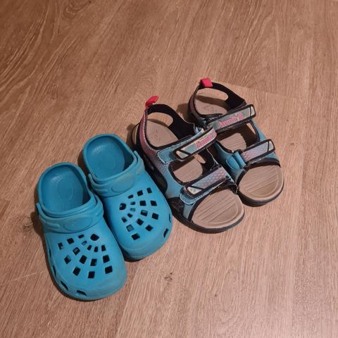 Sandaler Kamik str.29 og Crocs str.28.