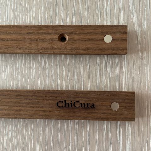 Magnetisk plakatramme fra ChiCura i mørk eik/dark oak 22 cm