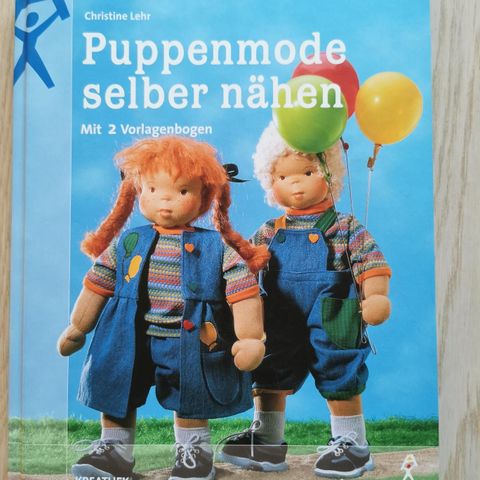 Dukkeklær: Tysk bok med symønster til bla. Baby Born