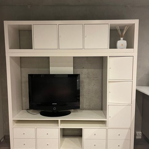 Kallax/ Expedit Ikea tv møbel med skuffer og skapdører