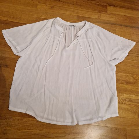 Hvit kortermet "bluse"/t-skjorte str 2XL