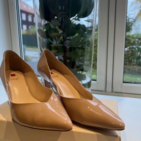 Hägl lakk pumps