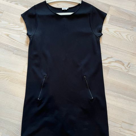 Klassisk svart kjole fra Filippa K str S