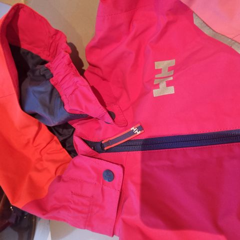 Pen Helly Hansen jakke str. 110