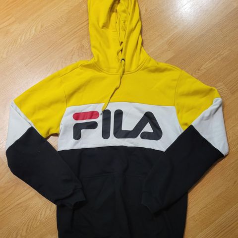 Hettegenser fra Fila selges