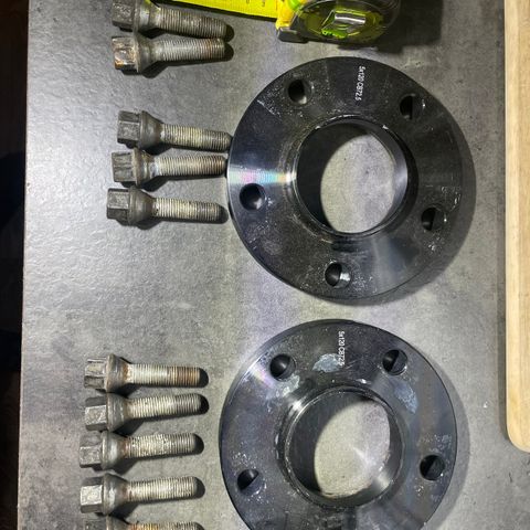 NESTEN NYE SPACERE /20 MM/ 2 STK/PASSER TIL BMW 5x120/ MED BOLTER 10 STK