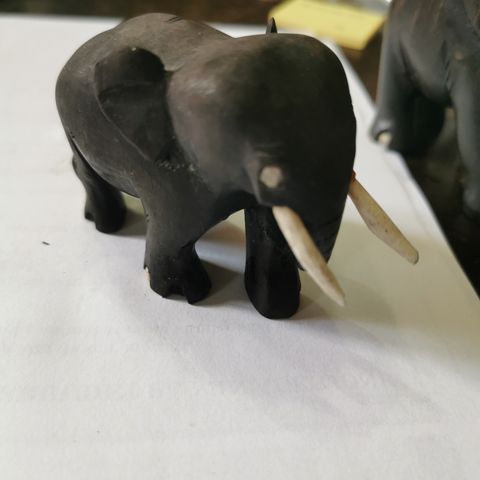 Håndskåret Elefant