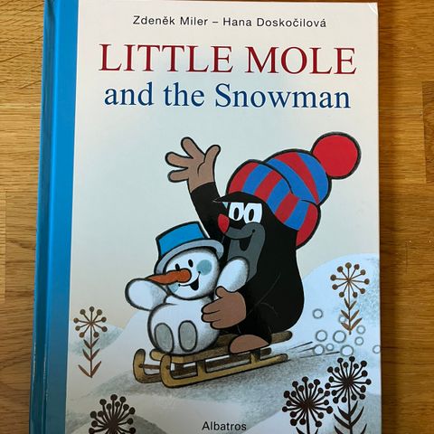 Little mole and the snowman by Zdenêk Miler