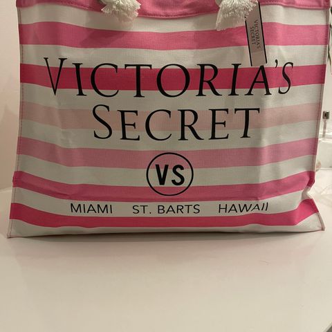 Victoria’s Secret Tote Bag + Flip flops, NY!