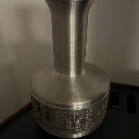 Flott vase fra Holen norsk tinn - modell Savannah 916