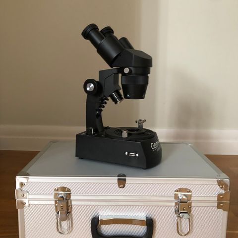 Mikroskop og Gemologutstyr