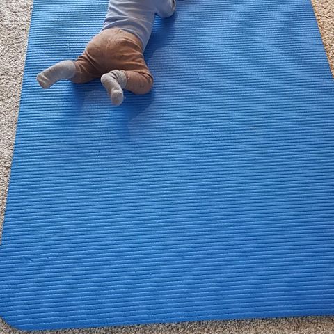 Babymatte, liggeunderlag til baby, lekematte, evnt. treningsmatte (yogamatte)