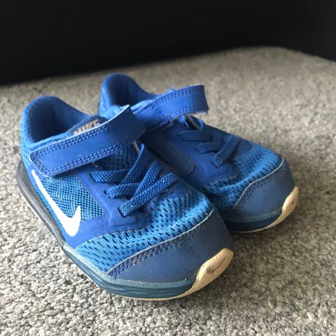 Nike barnesko, ute eller inne, 23,5