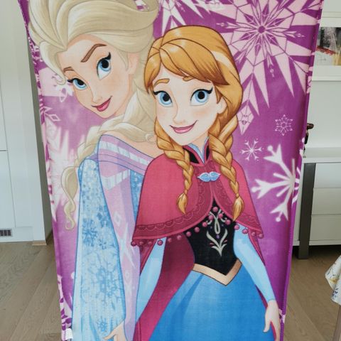 Elsa og Anna fra FROST fleece teppe