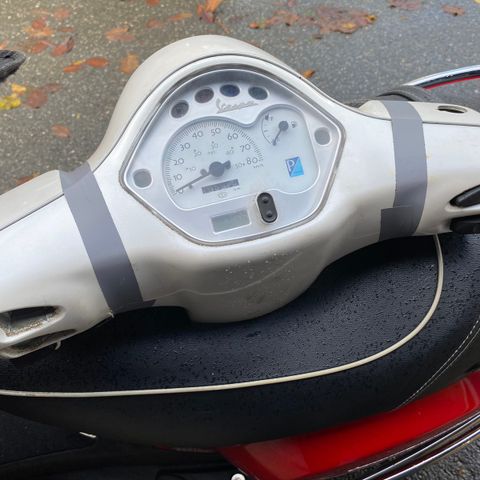 Vespa LX speedometer /styrecover