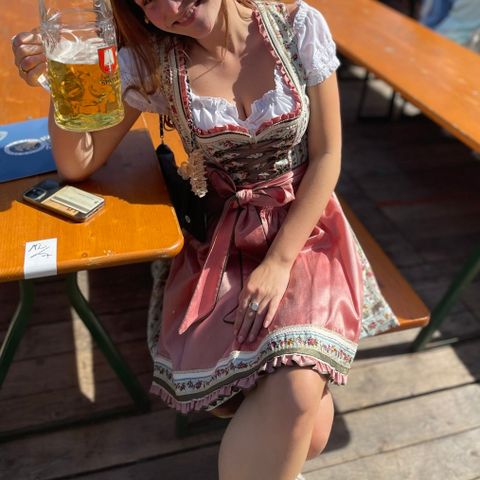 Dirndl LEIES UT (oktoberfest)