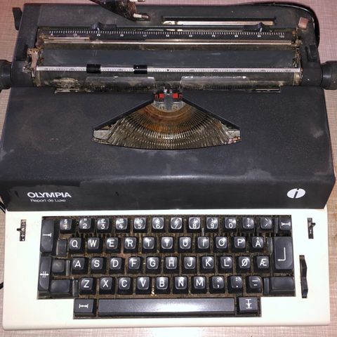 Olympia Report de Luxe: elektrisk skrivemaskin