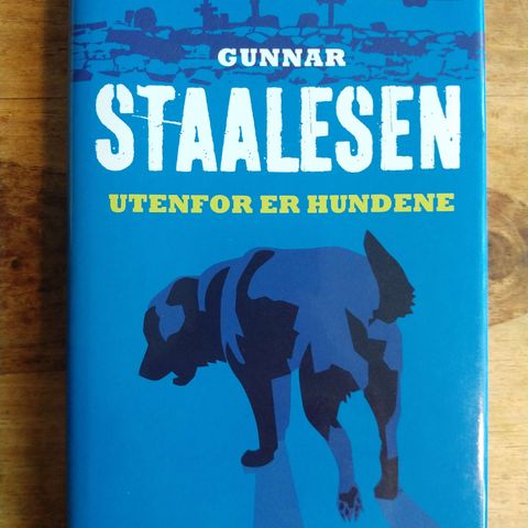 Utenfor er hundene - Gunnar Staalesen (innbundet 1. opplag)