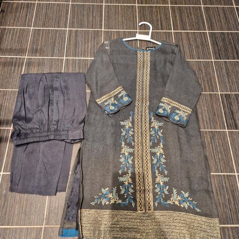 Pakistansk  klær size 7/8 år.