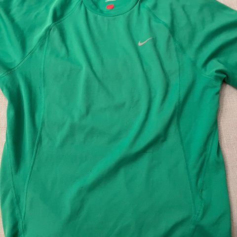 Nike t-skjorte fra Fitness DK str M